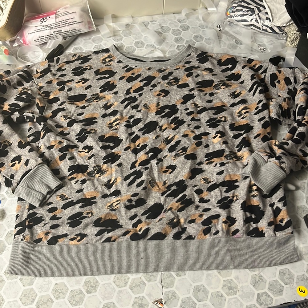 Secret Treasures XS Cheetah Print Long Sleeve Pull Over